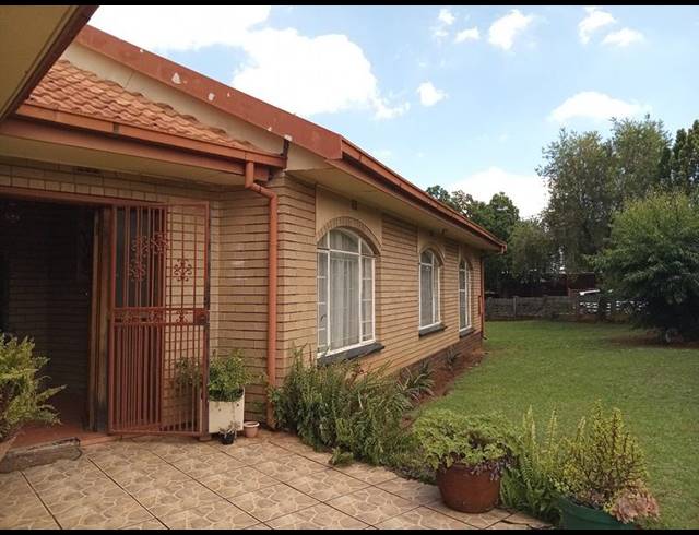 4 BEDROOM HOUSE FOR SALE IN GREENHILLS